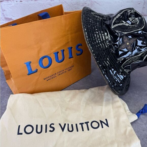 Louis Vuitton Bob Rainy Day Black Patent Bucket Hat Noir NWT - Picture 11 of 11